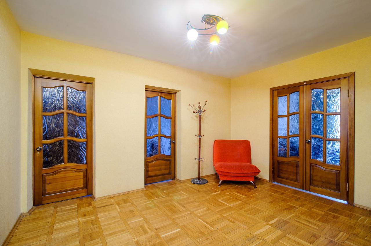 Хостел Rooms for rent in the Mayakov Минск Экстерьер фото