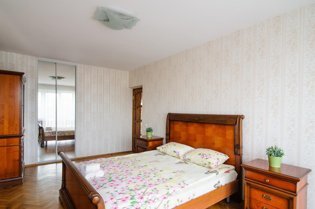 Хостел Rooms for rent in the Mayakov Минск Экстерьер фото